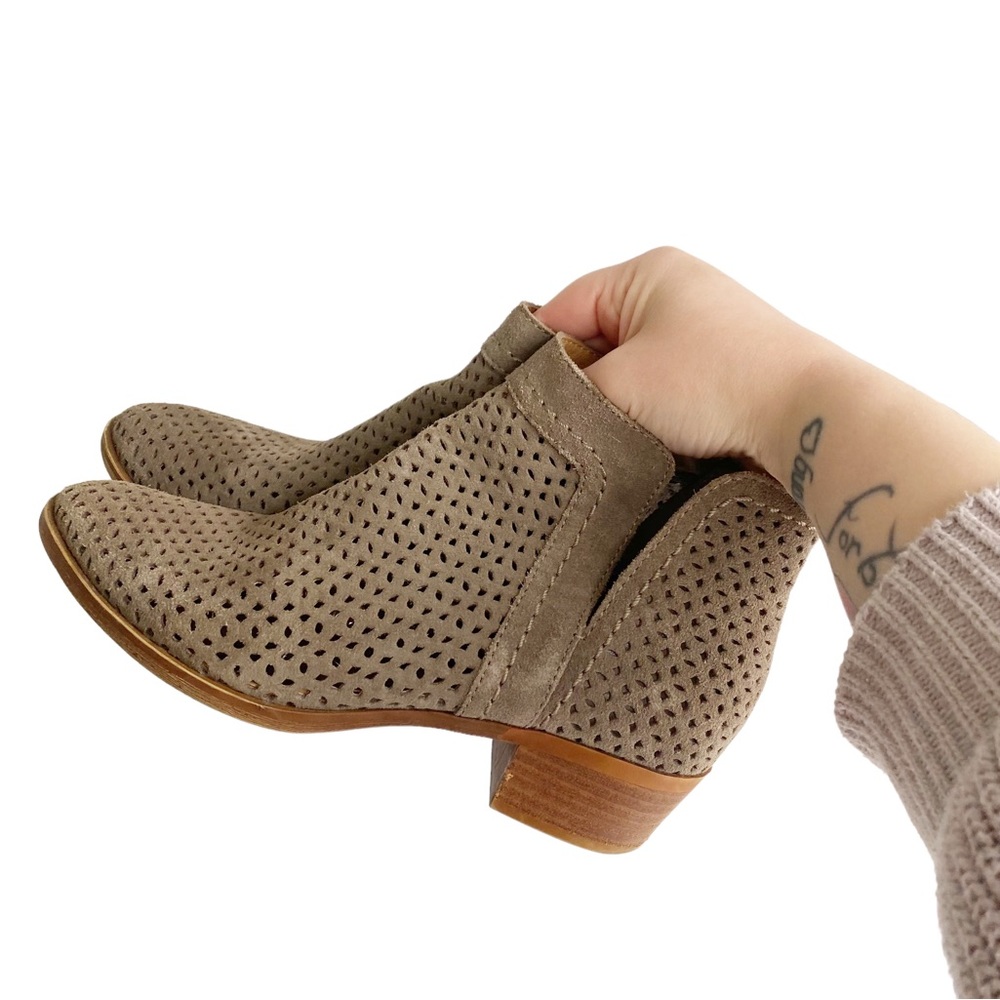 ☀️LASTCHANCE☀️Lucky Brand Braylie Suede Taupe Laser Cut Booties